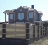 Забор из металлического штакетника, Кыргызстан, Каракол